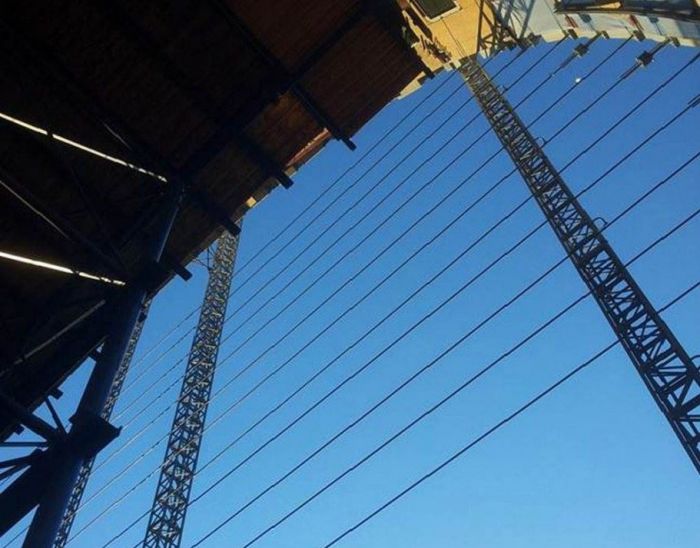 Installation of first cables Market Hall