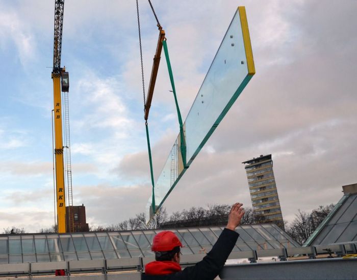 Installation Glass Fins Gemeentemuseum