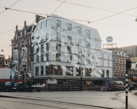 Distinctive glass façade The Diamond finished